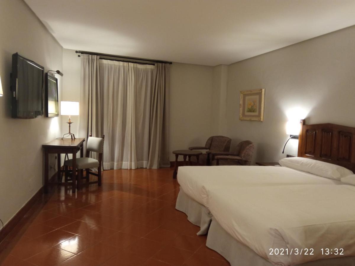 Parador De Santo Domingo De La Calzada Exterior photo